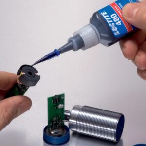 Loctite 480 Toughened instant adhesive black 100g bottle - Image 3