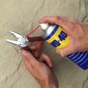 WD-40 Classic Multi-use oil 100ml spray can with extension - Image 5