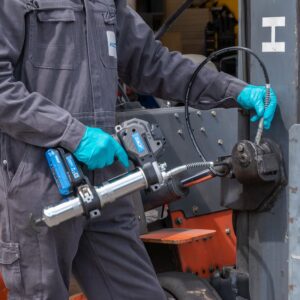 SKF TLGB 21/230V Ready-to-use Cordless Grease Gun 20V with LCD & Case - Image 4